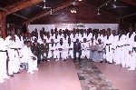 La photo de famille. Les séminaristes autour du Pdt BAMBA Cheick Daniel, du Maire et de la notabilité de Yopougon