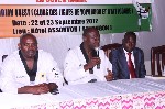 Le Pdt BAMBA Cheick Daniel (au centre) lors de son message aux pratiquants de  Yopougon et d'Attécoubé entouré de son 2 et du maire de la commune de Yopougon