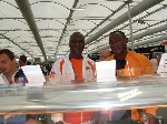 Le Pdt Bamba Cheick et le coach Chérif Adama au resto du Village Olympique